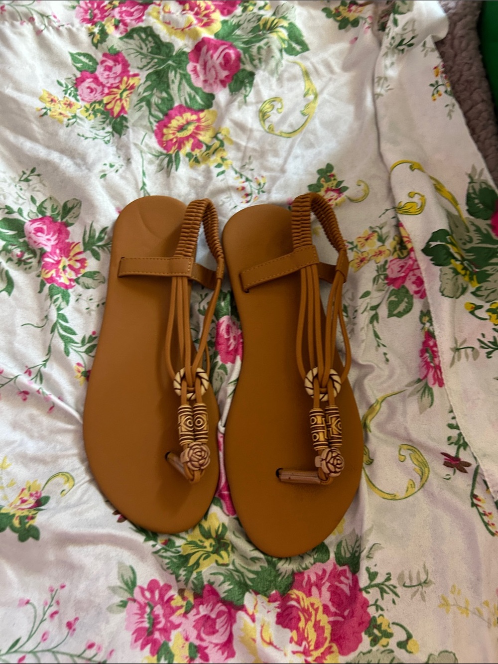 Source Unknown Brown T-Strap Sandals with Bead Detail